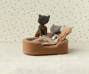 Chattons Kitten, Dark Nature