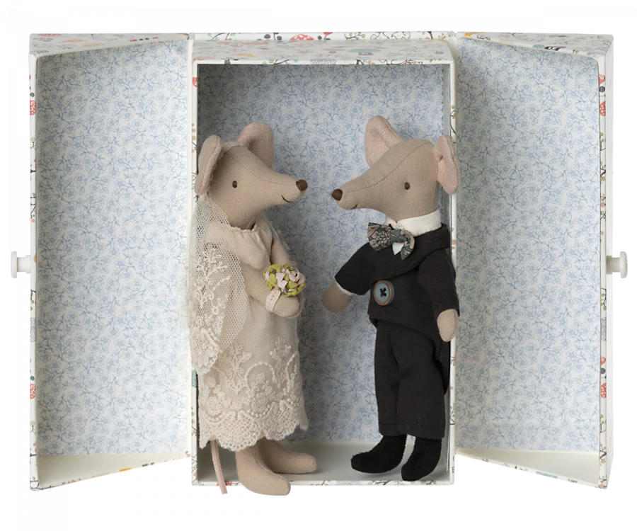Wedding Mice, Couple In Box
