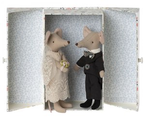 Wedding Mice, Couple In Box