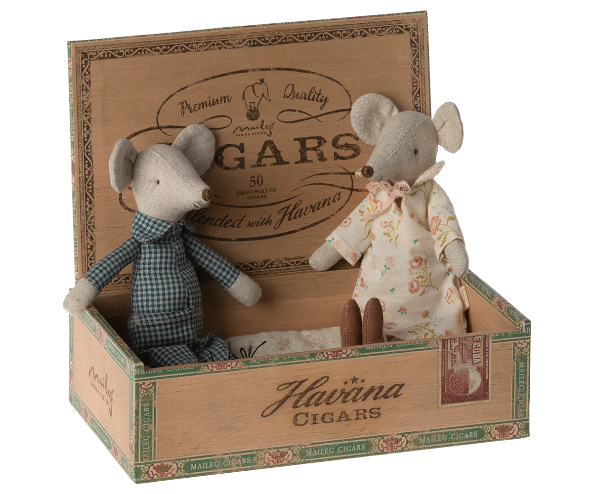 Grandma + Grandpa Mice In Cigarbox