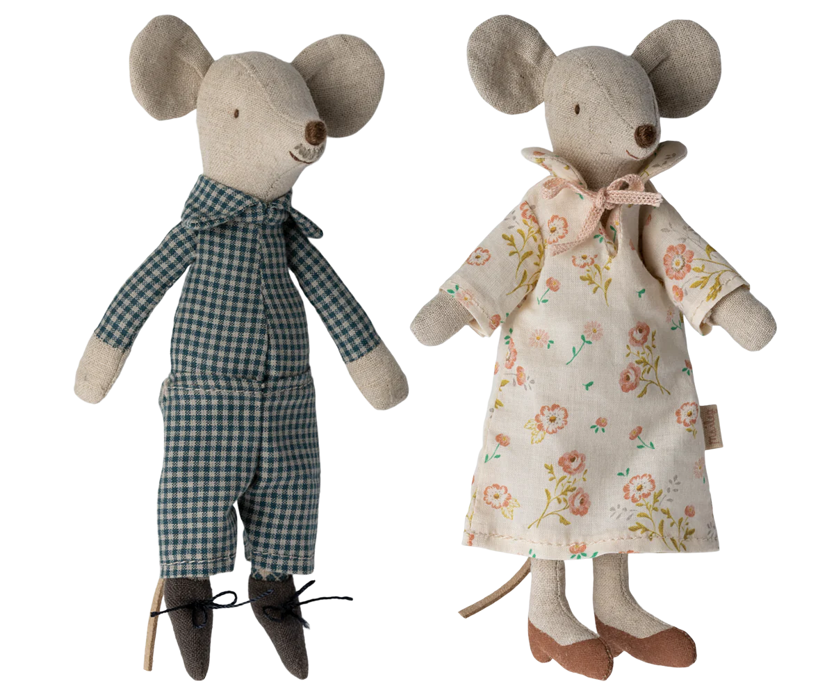 Grandma + Grandpa Mice In Cigarbox