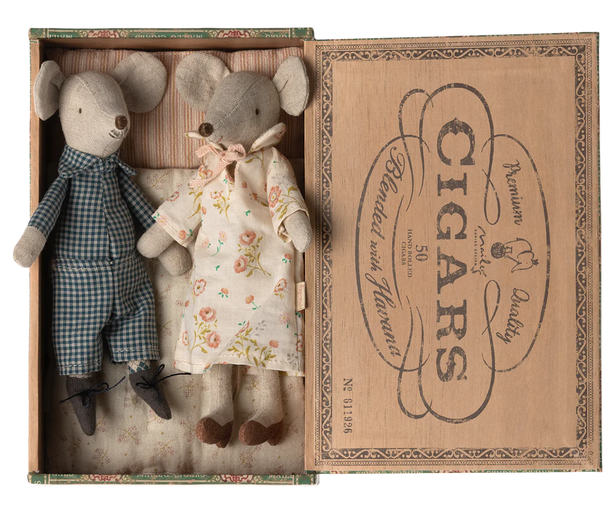Grandma + Grandpa Mice In Cigarbox