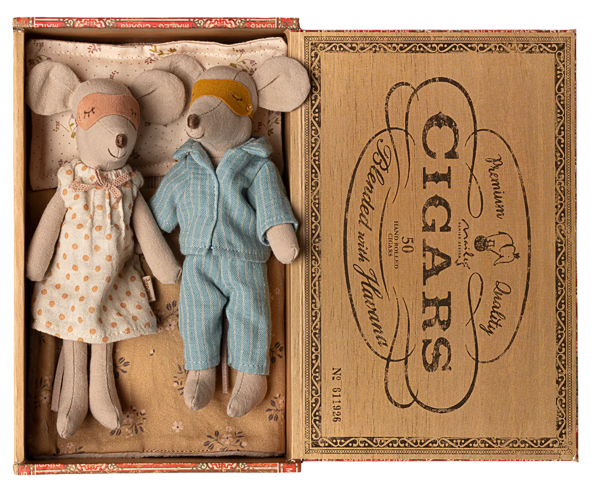 Mice in Cigar Box, Mum & Dad