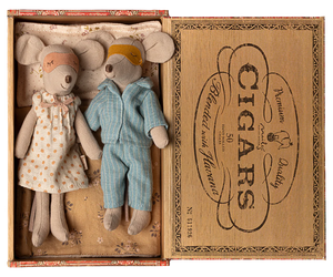 Mice in Cigar Box, Mum & Dad