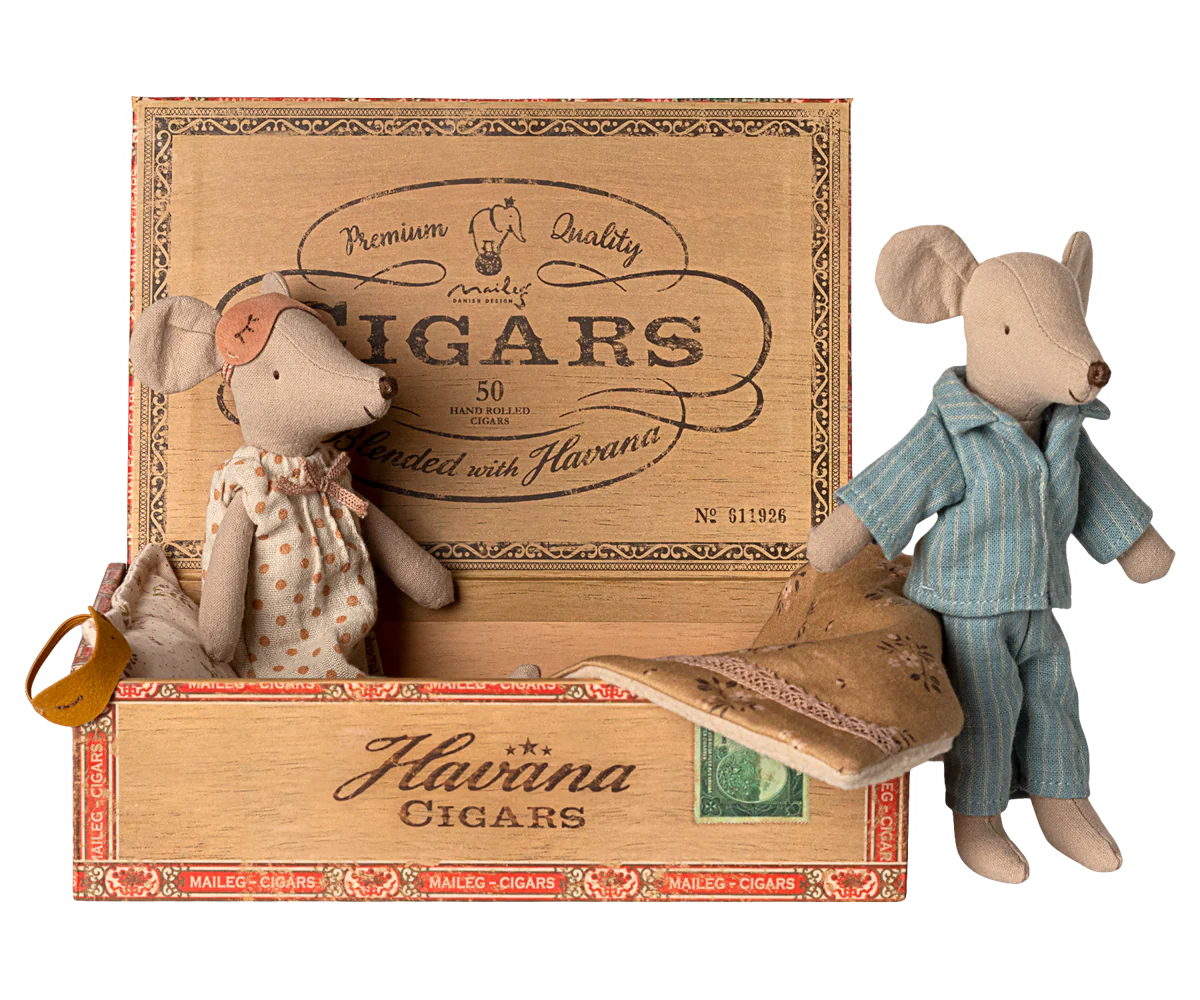 Mice in Cigar Box, Mum & Dad