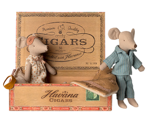 Mice in Cigar Box, Mum & Dad