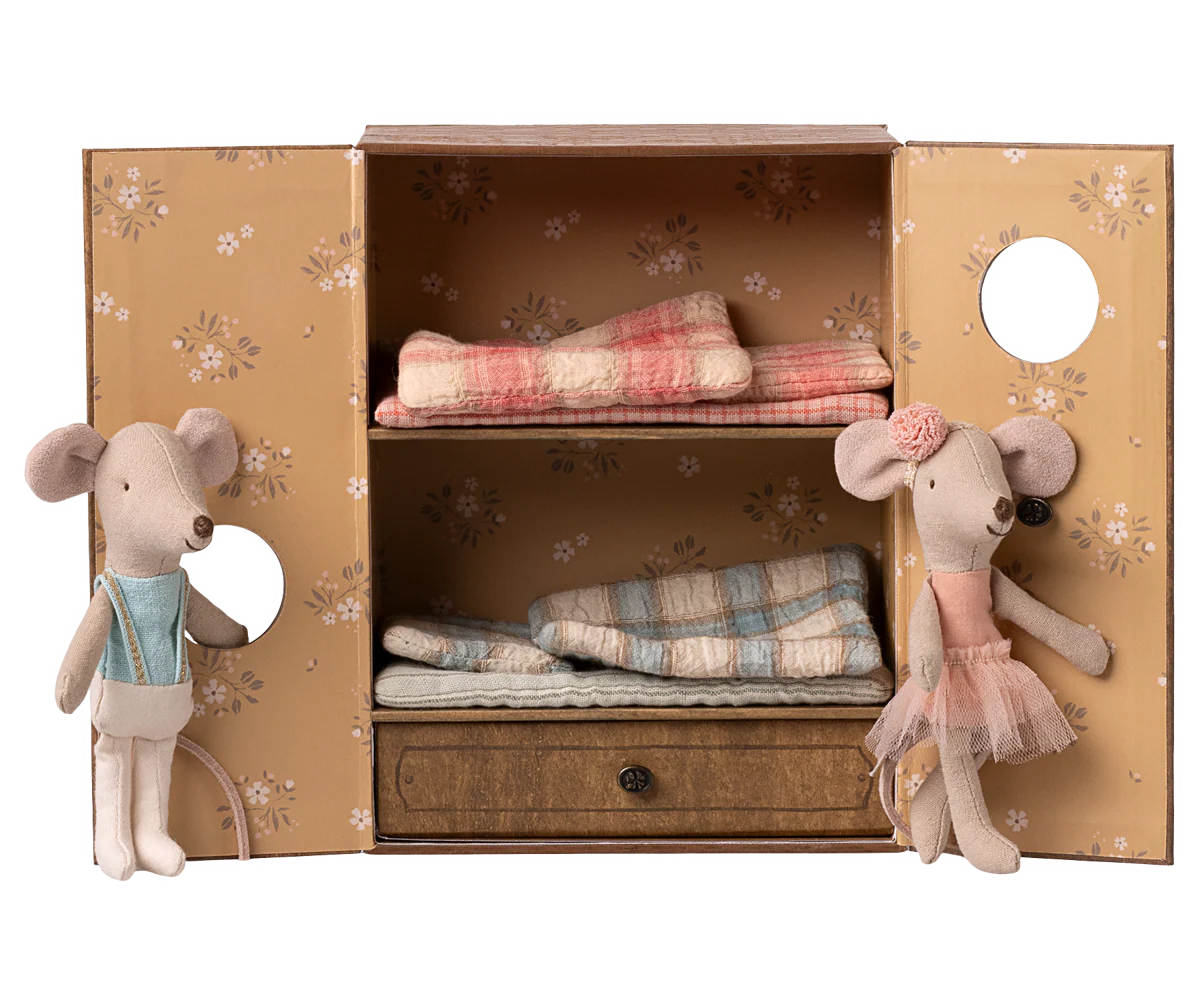 Ballet Mice Dance Studio, Little Sister + Brother