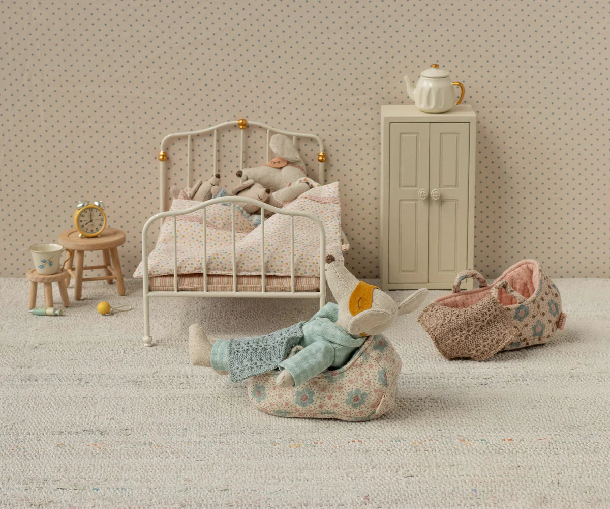 Carry Cot, Rose