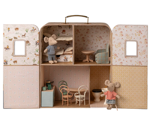 Suitcasa, Little Sister + Brother Mouse