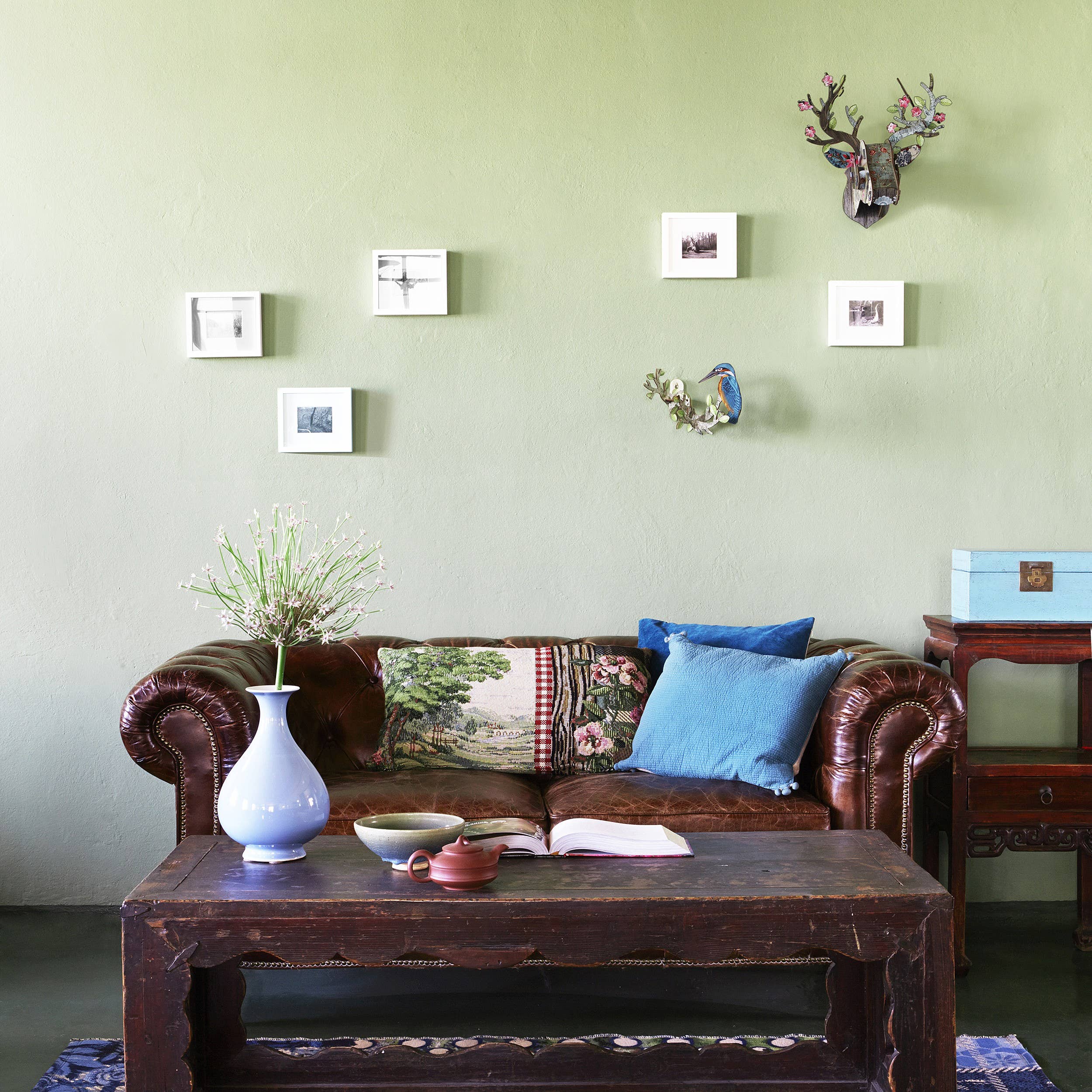 Miho - Wall and Bookcase Decoration - Red Baron