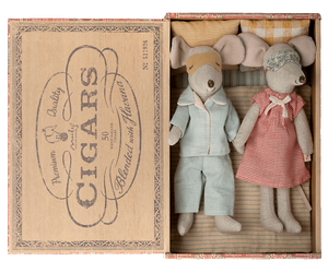 Mice in Cigar Box, Mum & Dad