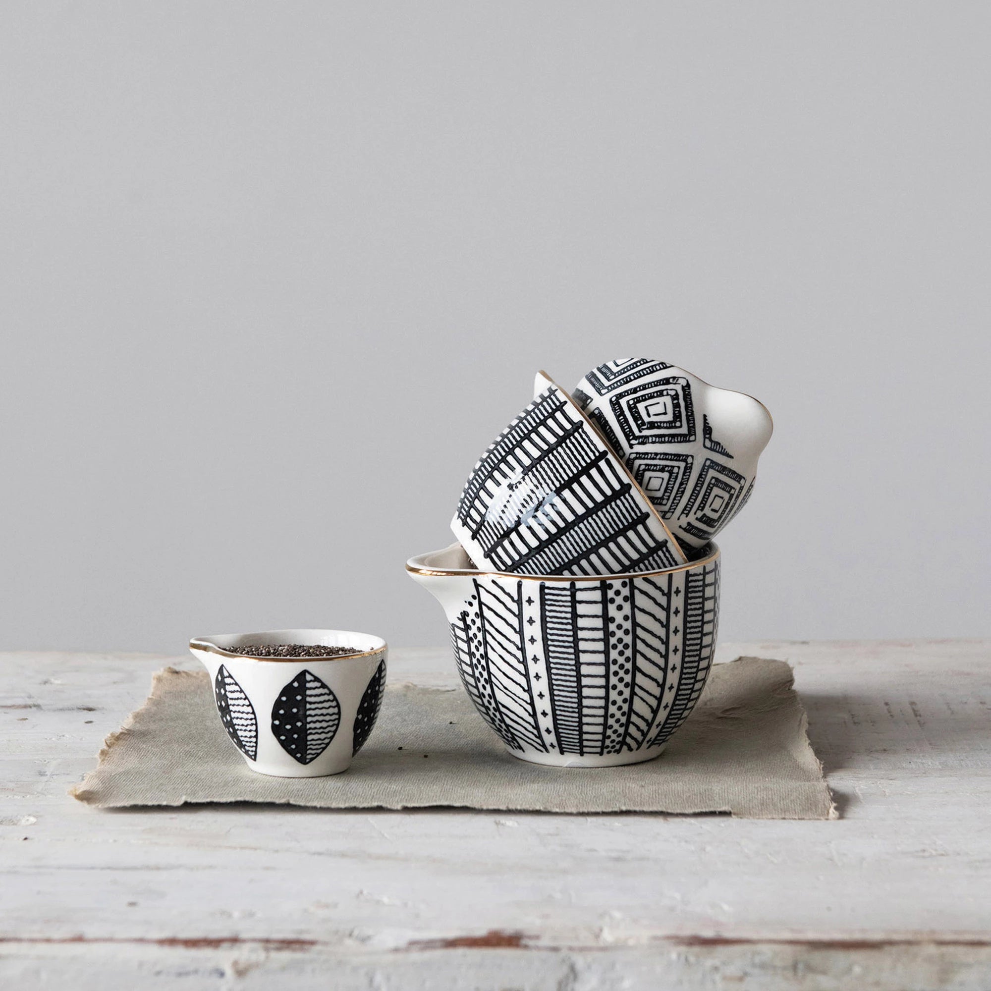 Patterened Stoneware Measuring Cup Set